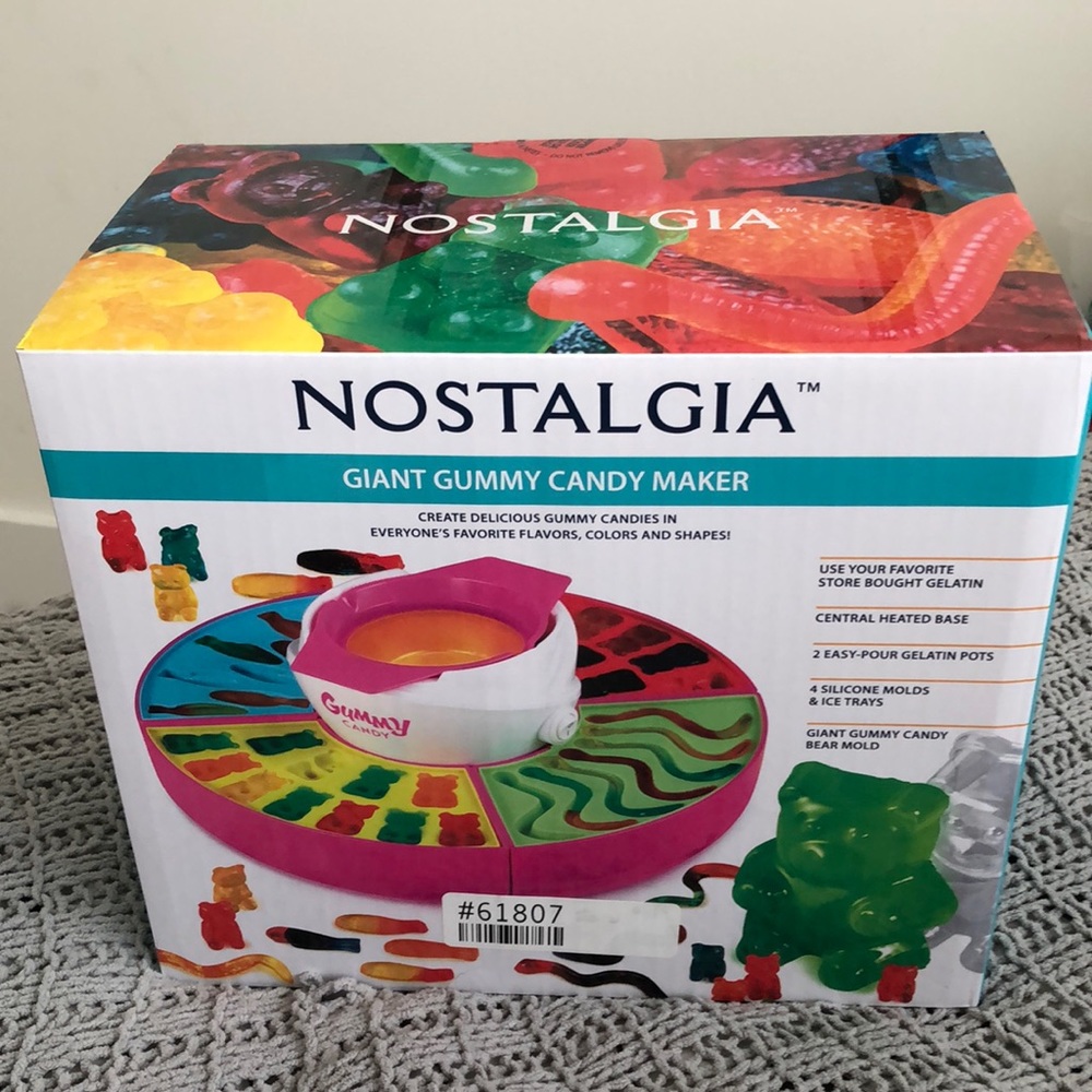 COPY - Nostalgia Giant Gummy candy maker